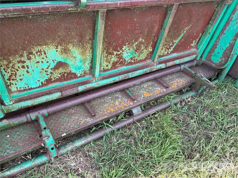 Morand 7 ft Bison Squeeze Chute Ostale poljoprivredne mašine