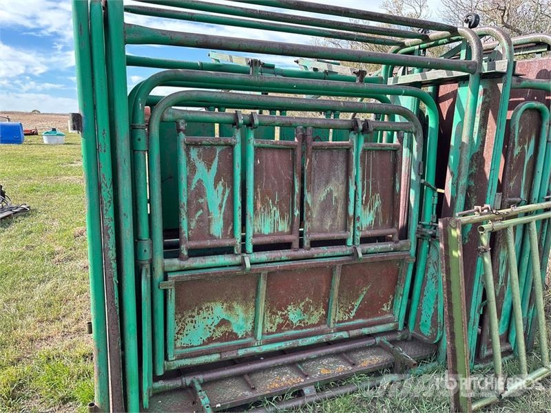 Morand 7 ft Bison Squeeze Chute Ostale poljoprivredne mašine