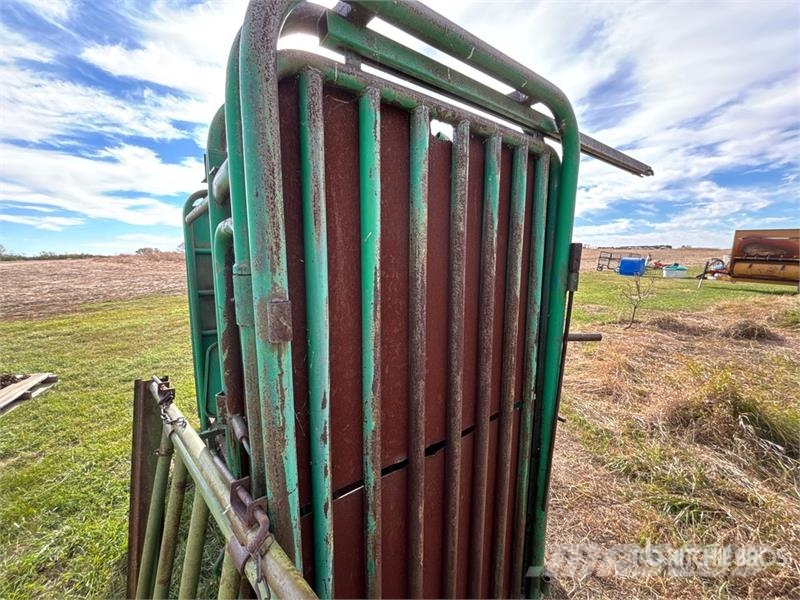 Morand 7 ft Bison Squeeze Chute Ostale poljoprivredne mašine