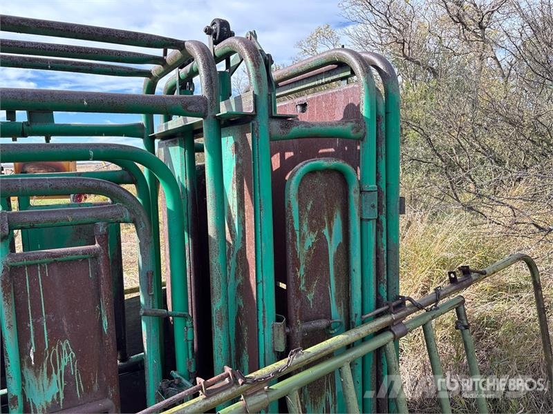 Morand 7 ft Bison Squeeze Chute Ostale poljoprivredne mašine
