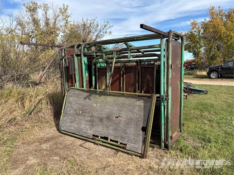 Morand 7 ft Bison Squeeze Chute Ostale poljoprivredne mašine