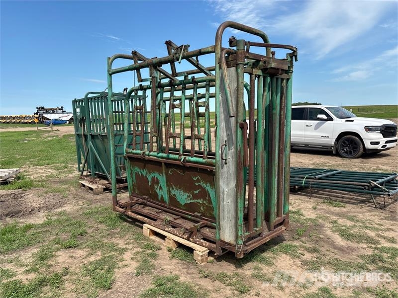  Morand Self-Catching Head Squeeze Chute Další