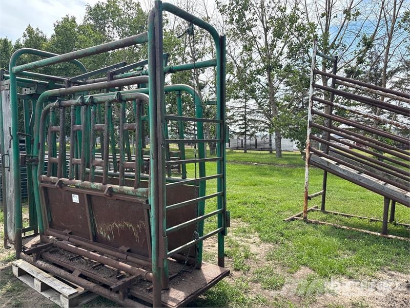  Morand Self-Catching Head Squeeze Chute Další