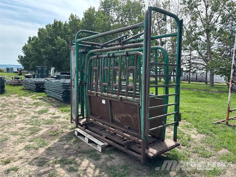  Morand Self-Catching Head Squeeze Chute Další