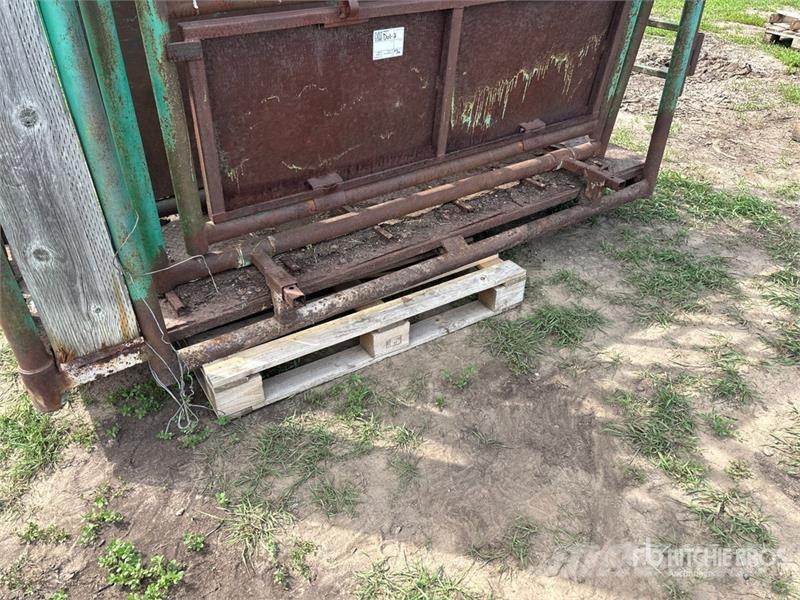 Morand Self-Catching Head Squeeze Chute Další