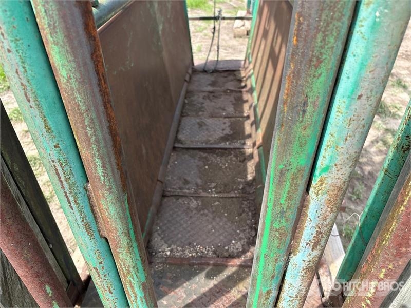  Morand Self-Catching Head Squeeze Chute Další