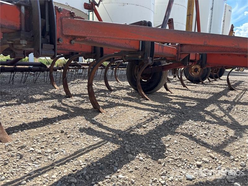 Morris 31 ft Cultivator Cultivatoren