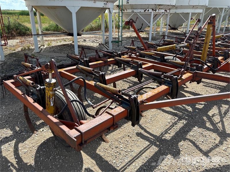 Morris 31 ft Cultivator Cultivatoren
