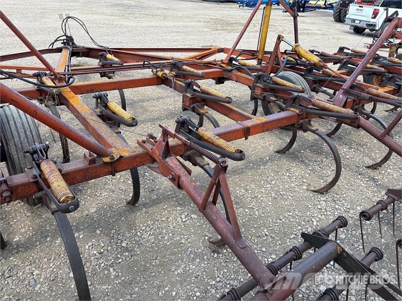 Morris 31 ft Cultivator Cultivatoren