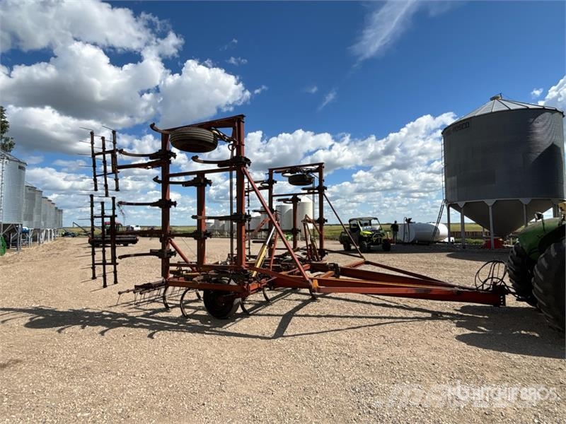 Morris 31 ft Cultivator Cultivatoren