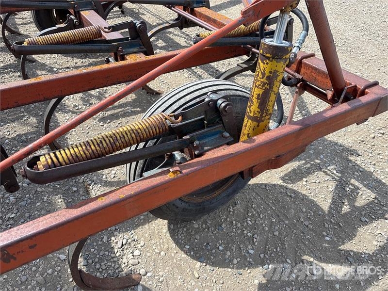 Morris 31 ft Cultivator Cultivatoren