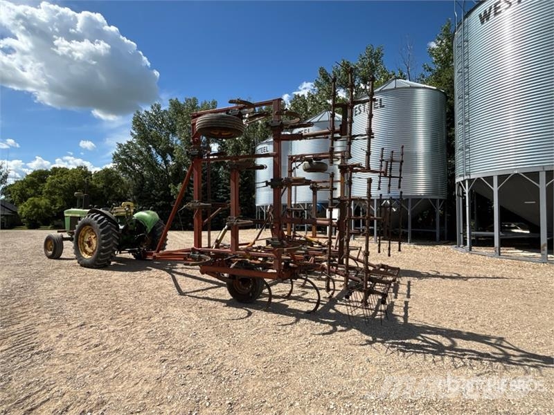 Morris 31 ft Cultivator Cultivatoren