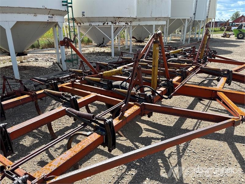 Morris 31 ft Cultivator Cultivatoren