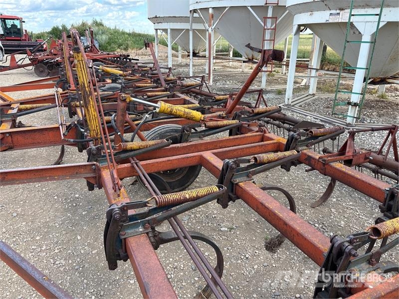 Morris 31 ft Cultivator Cultivatoren
