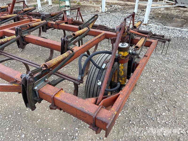Morris 31 ft Cultivator Cultivatoren
