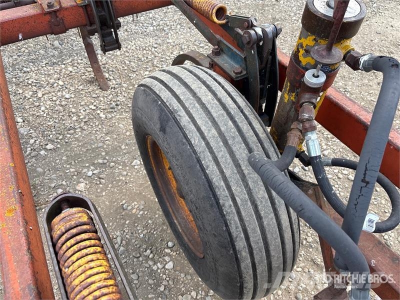 Morris 31 ft Cultivator Cultivatoren