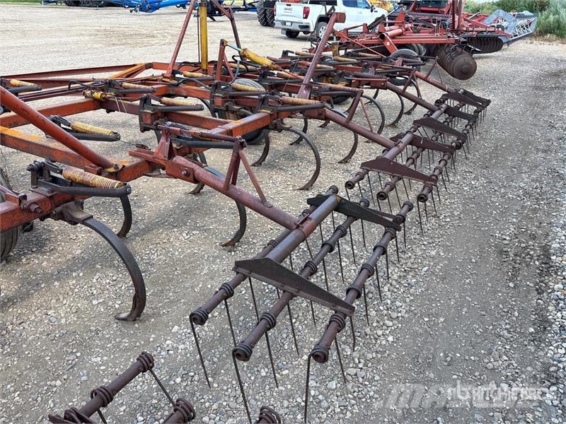 Morris 31 ft Cultivator Cultivatoren