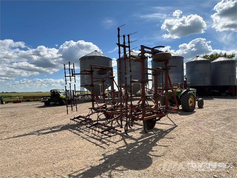 Morris 31 ft Cultivator Cultivatoren