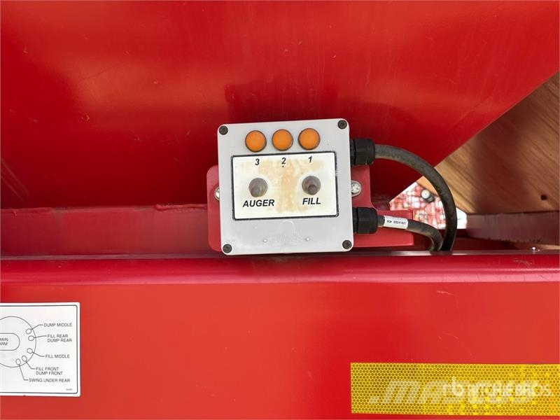 Morris 8370 Tow-Between Air Cart Semeadoras
