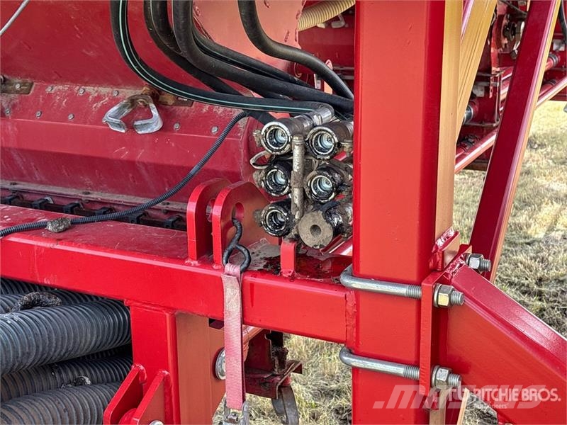 Morris 8370 Tow-Between Air Cart Semeadoras