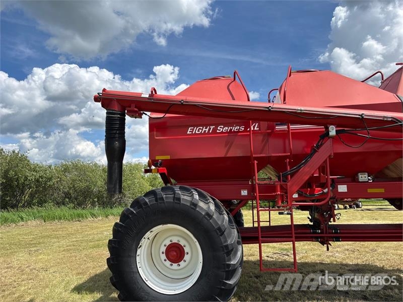 Morris 8370 Tow-Between Air Cart Semeadoras
