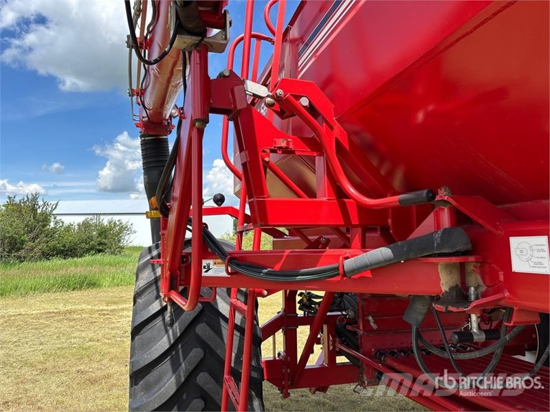 Morris 8370 Tow-Between Air Cart Semeadoras