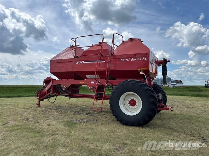 Morris 8370 Tow-Between Air Cart Semeadoras