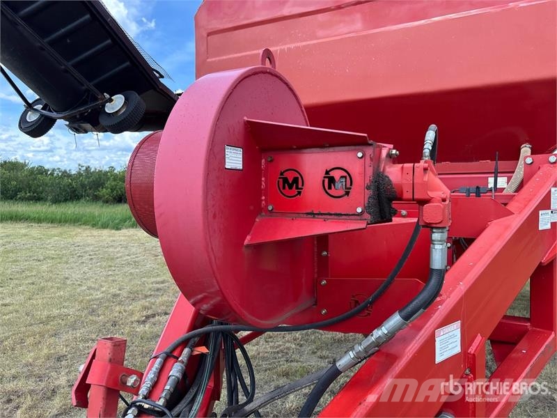 Morris 8370 Tow-Between Air Cart Semeadoras