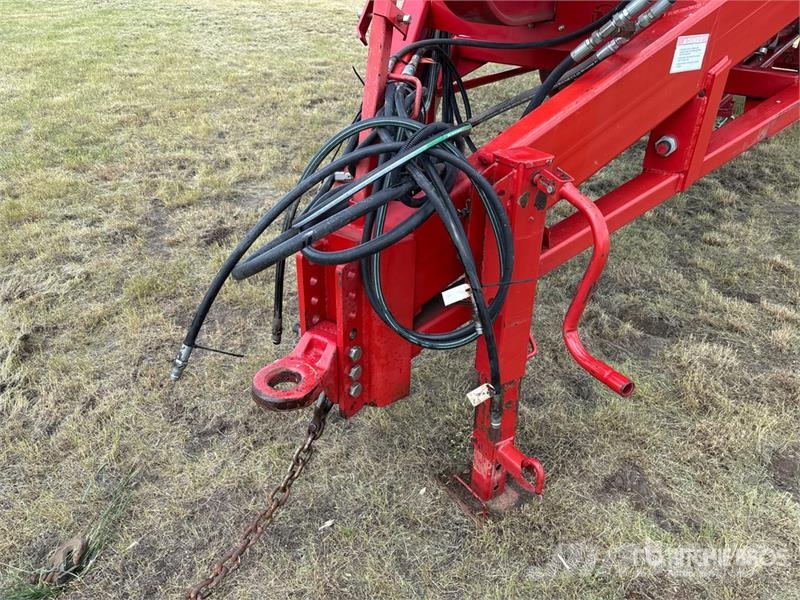 Morris 8370 Tow-Between Air Cart Semeadoras