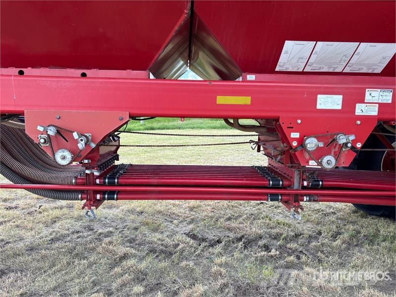 Morris 8370 Tow-Between Air Cart Semeadoras