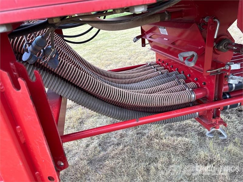 Morris 8370 Tow-Between Air Cart Semeadoras