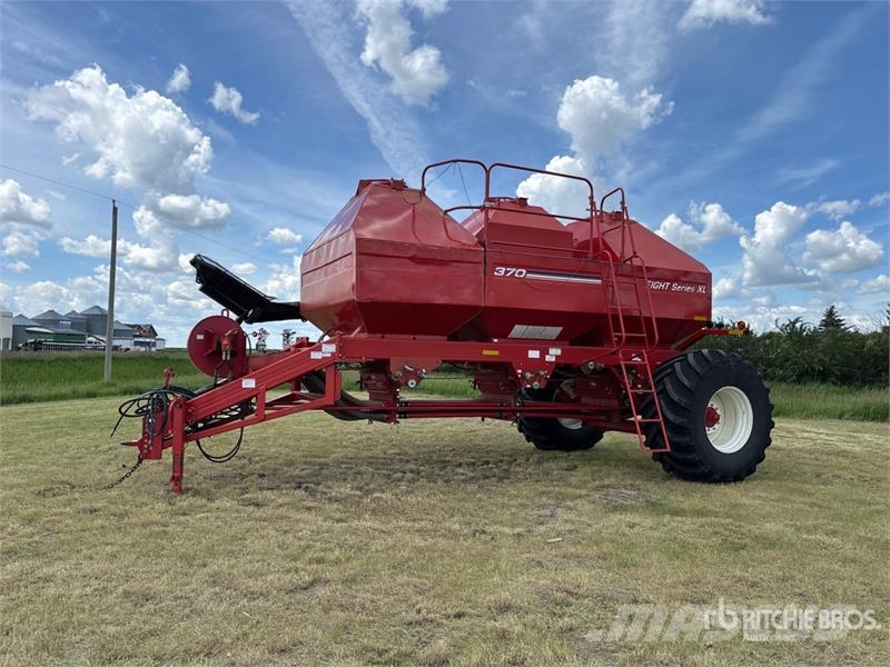 Morris 8370 Tow-Between Air Cart Semeadoras