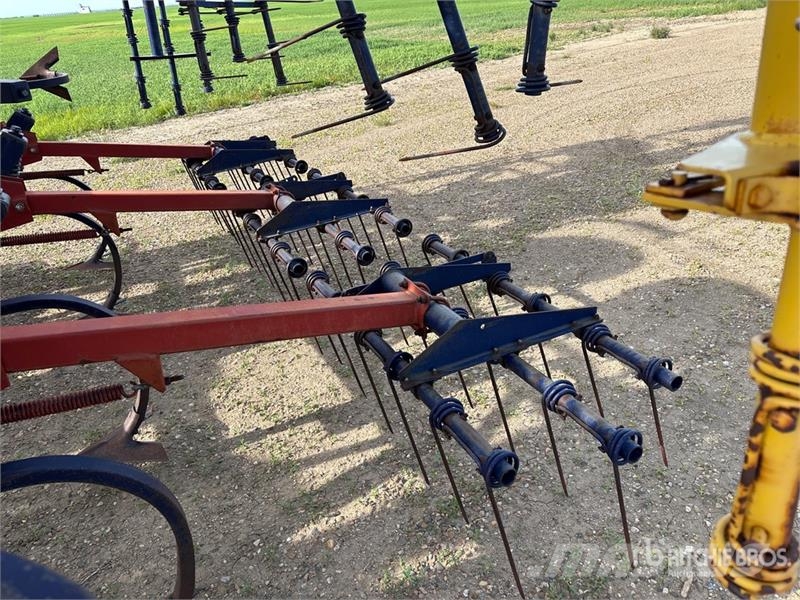 Morris 8900 57 ft Cultivator Cultivators