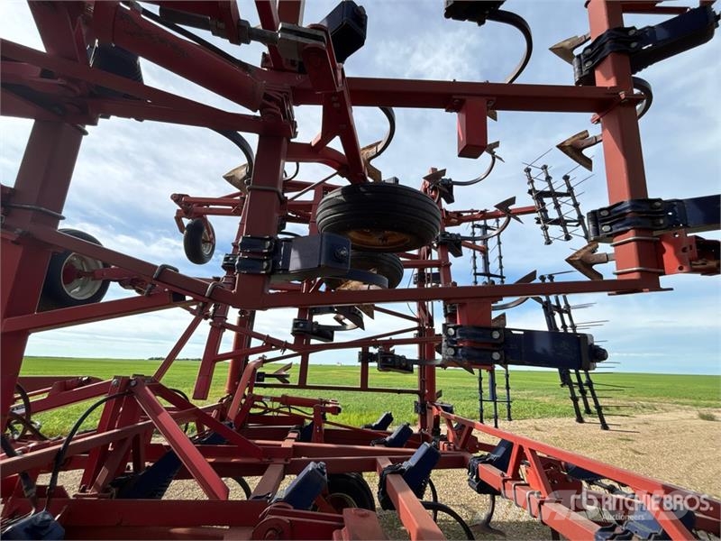 Morris 8900 57 ft Cultivator Cultivators