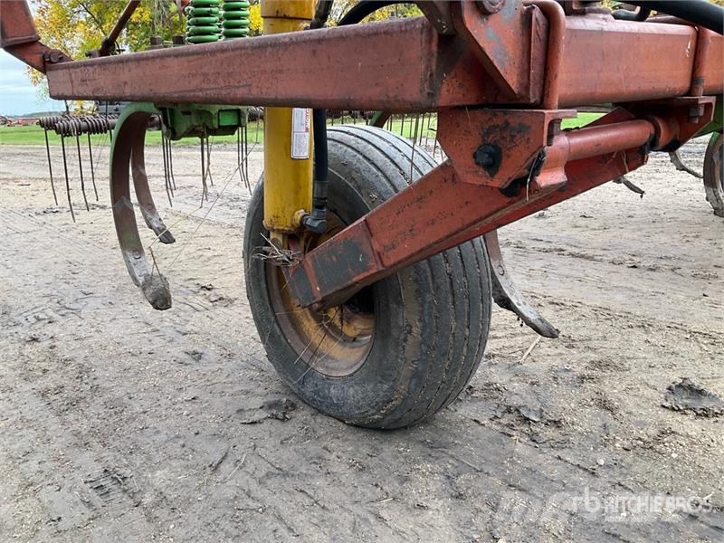 Morris CP-425 27 ft Cultivator زراعات