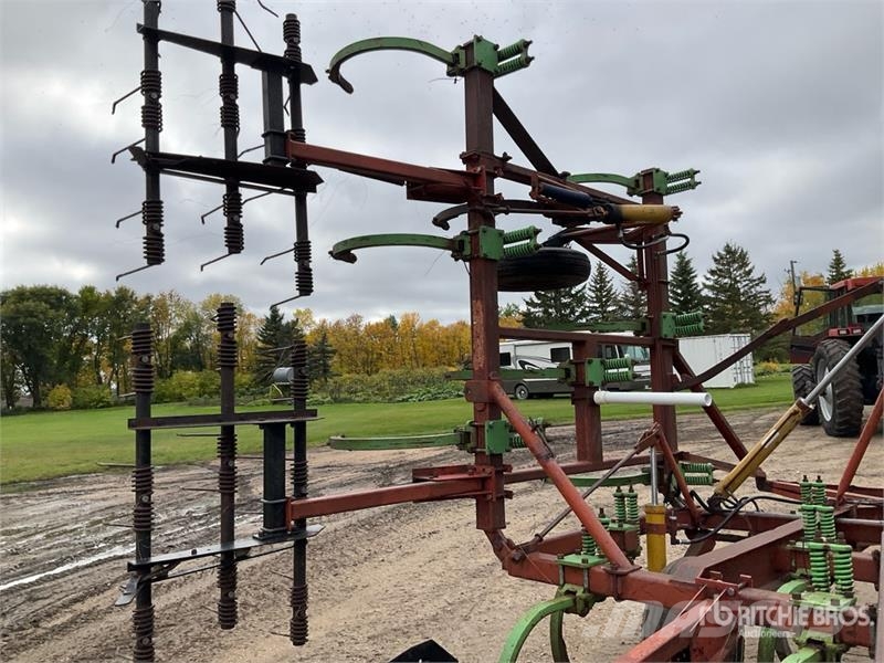 Morris CP-425 27 ft Cultivator زراعات