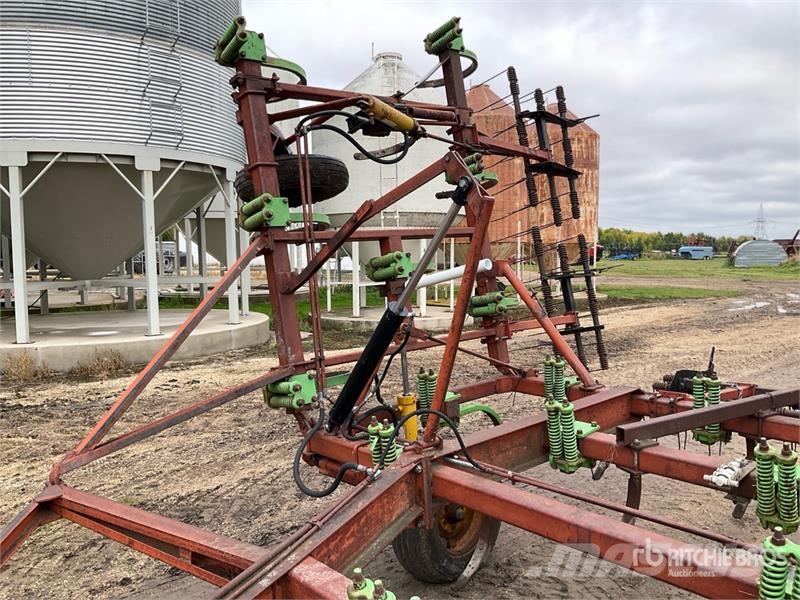 Morris CP-425 27 ft Cultivator زراعات