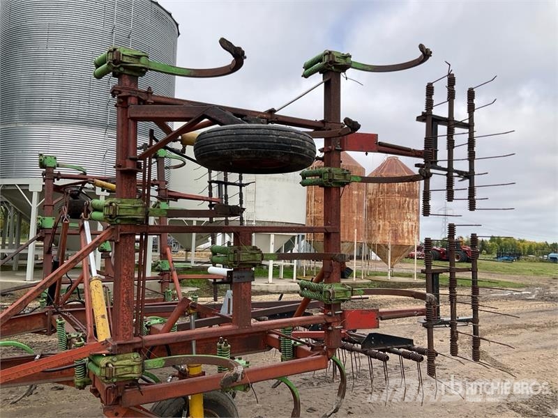 Morris CP-425 27 ft Cultivator زراعات