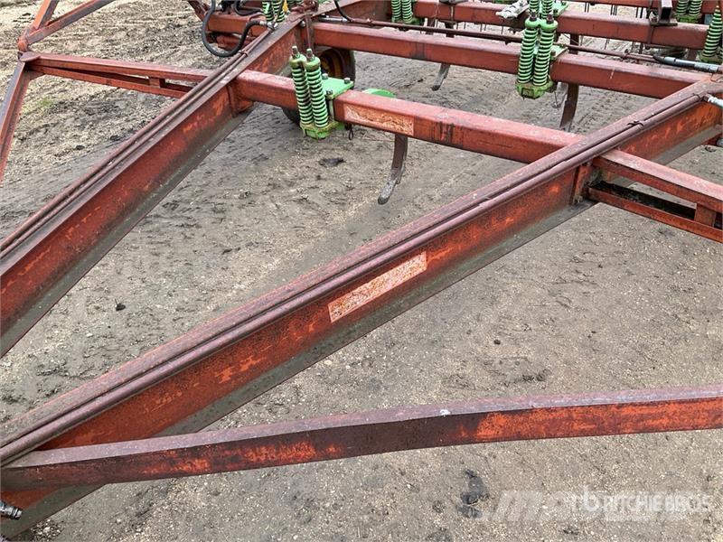 Morris CP-425 27 ft Cultivator زراعات