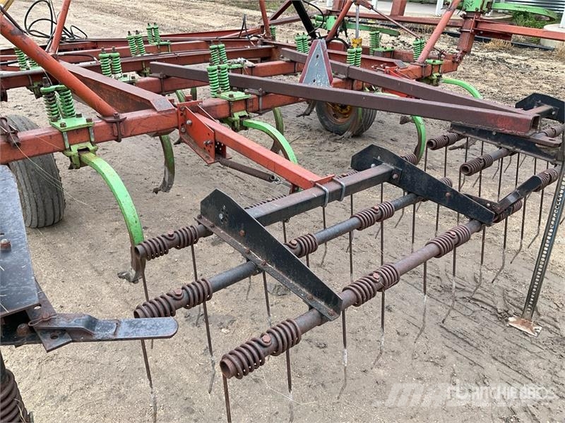 Morris CP-425 27 ft Cultivator زراعات