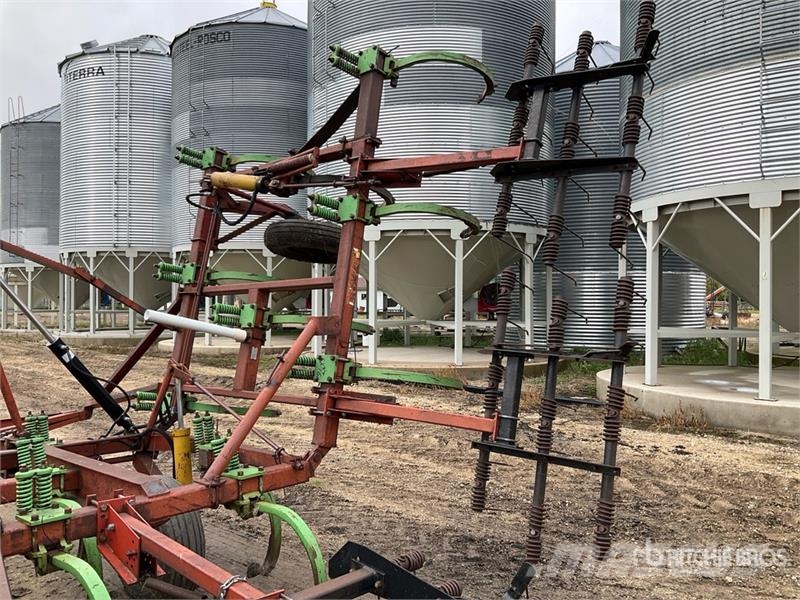 Morris CP-425 27 ft Cultivator زراعات