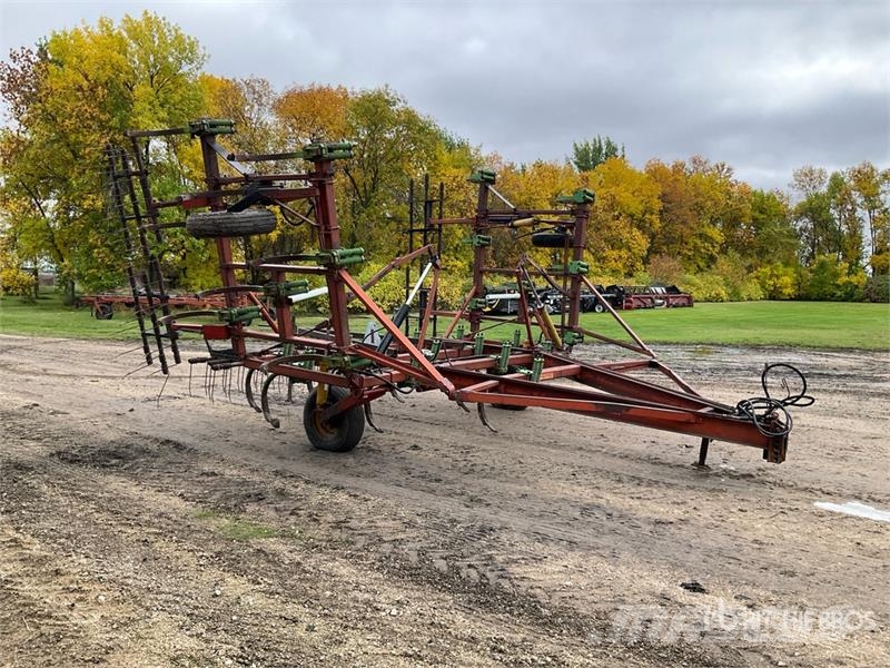 Morris CP-425 27 ft Cultivator زراعات