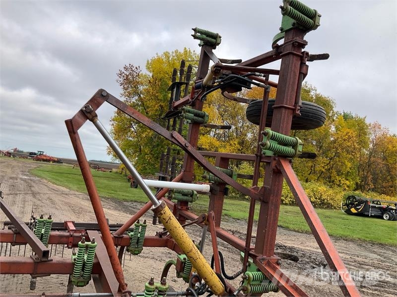 Morris CP-425 27 ft Cultivator زراعات