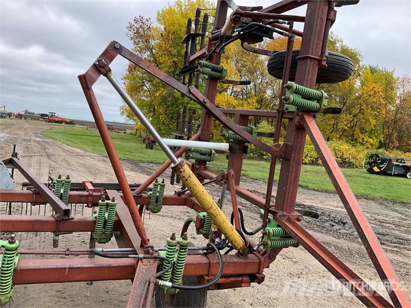 Morris CP-425 27 ft Cultivator زراعات