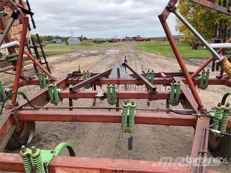 Morris CP-425 27 ft Cultivator زراعات