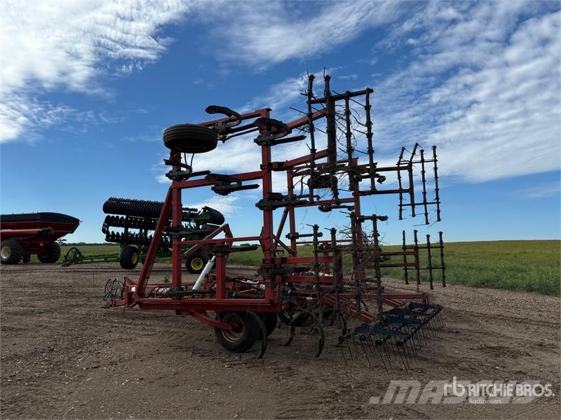 Morris CP731 32 ft Chisel Plow Beitelploeg