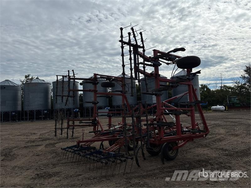 Morris CP731 32 ft Chisel Plow Beitelploeg