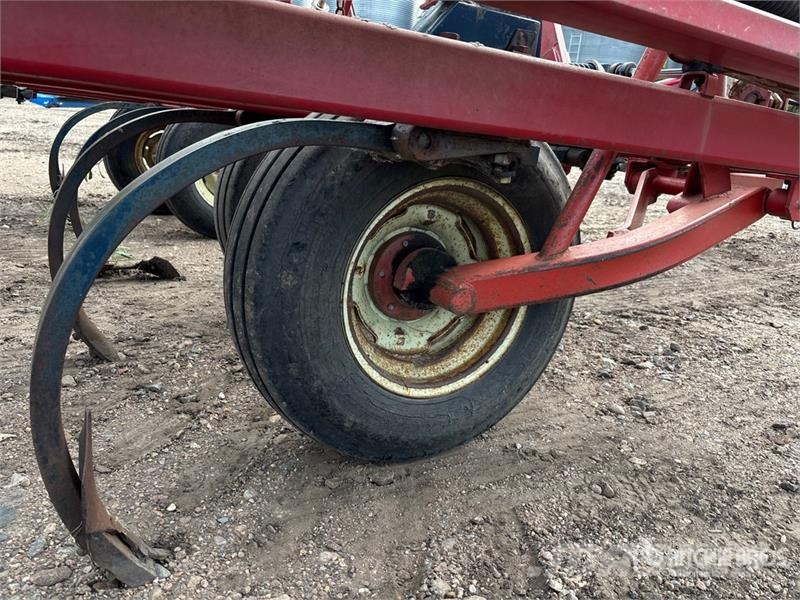 Morris CP731 32 ft Chisel Plow Beitelploeg