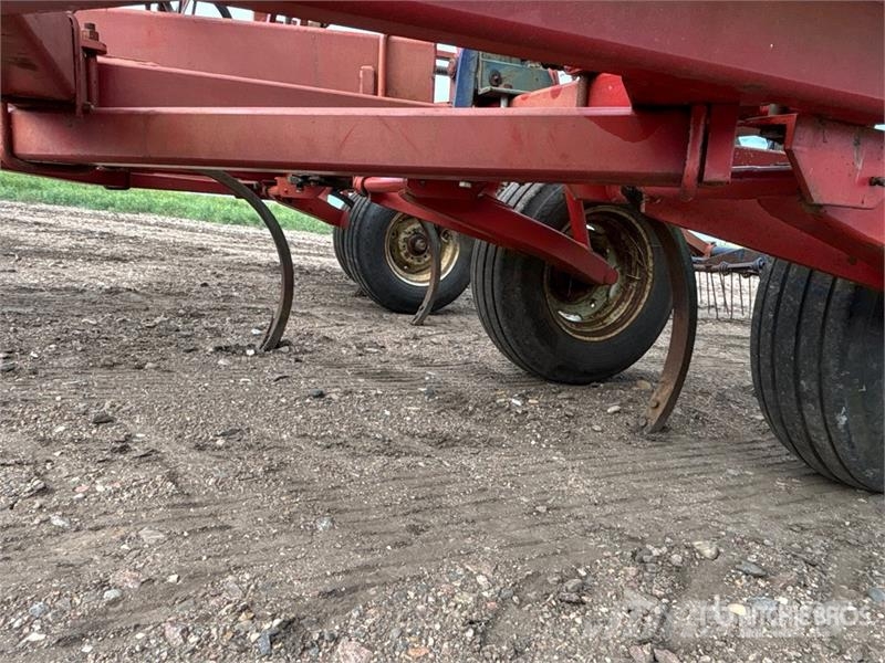 Morris CP731 32 ft Chisel Plow Beitelploeg