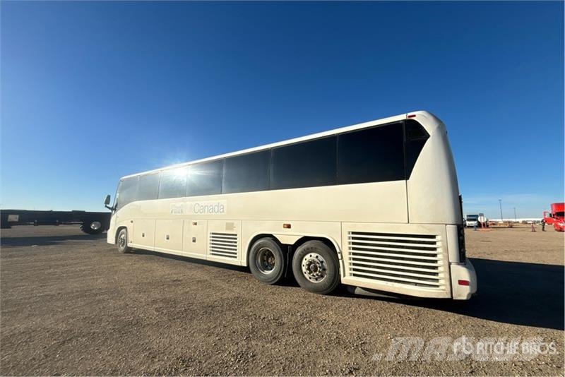 Motor Coach Industries J4500 6x2 56-Seat Coach Keleiviniai autobusai